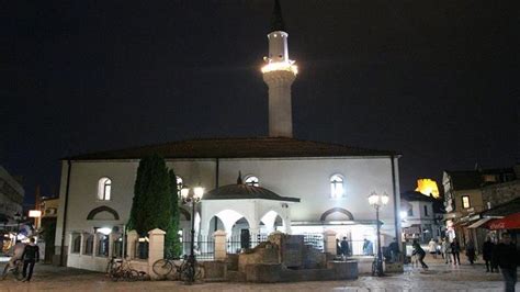 myslimanët sot mund të falin teravinë në xhami