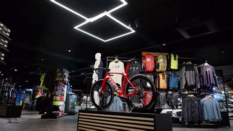 bid spotlight   bike  evans cycles brand  store cool  leicester