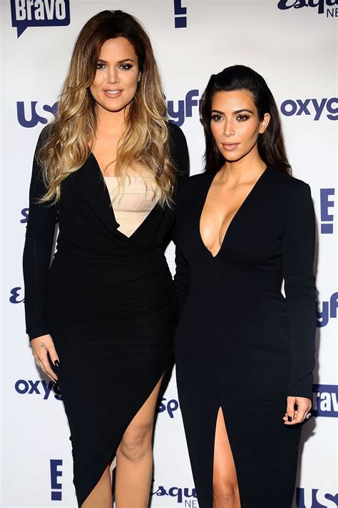 Kim And Khloe Kardashian Wore Smoky Eyes And Nude Lips At The Tk