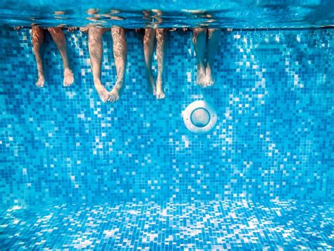 sweetener can track pee in the pool