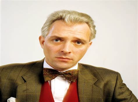 rik mayall dead late comedians life  quotes  lord flashheart