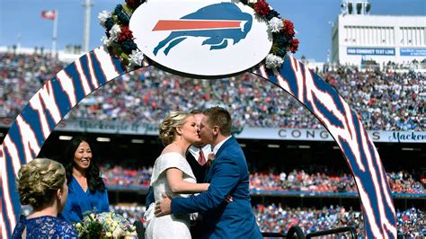 Two Buffalo Bills Fans Tie The Knot At Halftime During Game Vs New