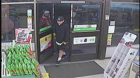 Raw Video Armed Robbery Suspects Enter 7 Eleven Abc30 Fresno
