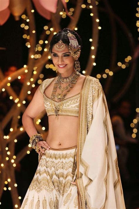 sonam kapoor hot navel show pictures hollywood