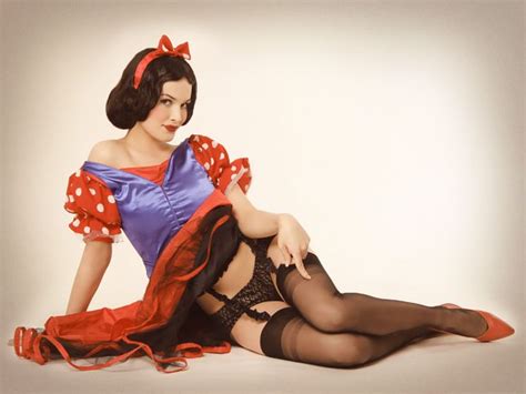 118 best snow white images on pinterest snow white snow white disney and disney princess