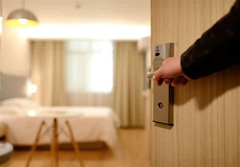 properly enter  guests room suite exchange