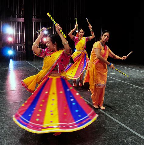 land dances  india returns
