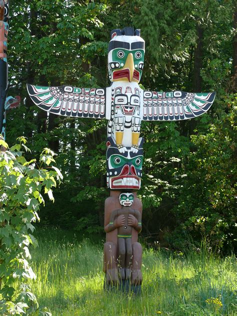 totem pole  stanley park  vacouver british columbia canada picslearning