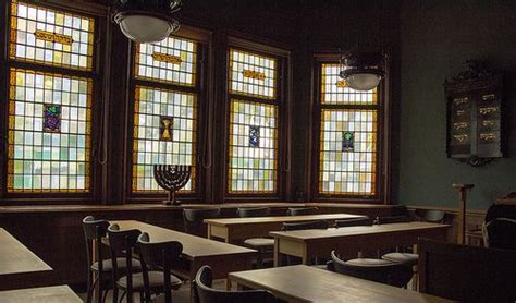 synagoge enschede jewish temple stained glass blinds windows curtains interiors history