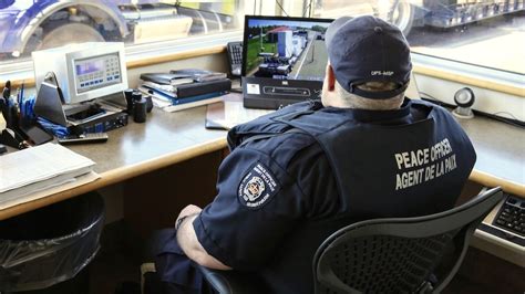 les agents de la securite routiere  les sherifs du   sont armes radio canadaca