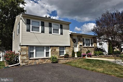 dr lansdale pa  bed  bath single family home