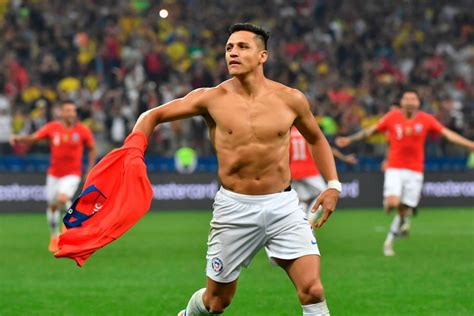 manchester united star alexis sanchez once ‘ran 8km home when he locked his keys in his car