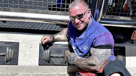 bodybuilder lee priest inducted  muscle beach hall  fame barbend