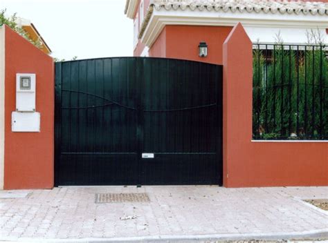 12 Puerta Abatible De Dos Hojas 001 – Lusan Puertas De Garaje