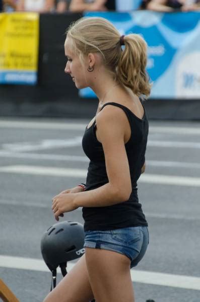 Beautiful And Sexy Girls Spotted In The Street 42 Pics