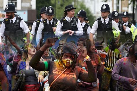 notting hill carnival police arrest 126 at london