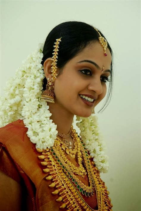 indian hindu bridal hairstyle wavy haircut
