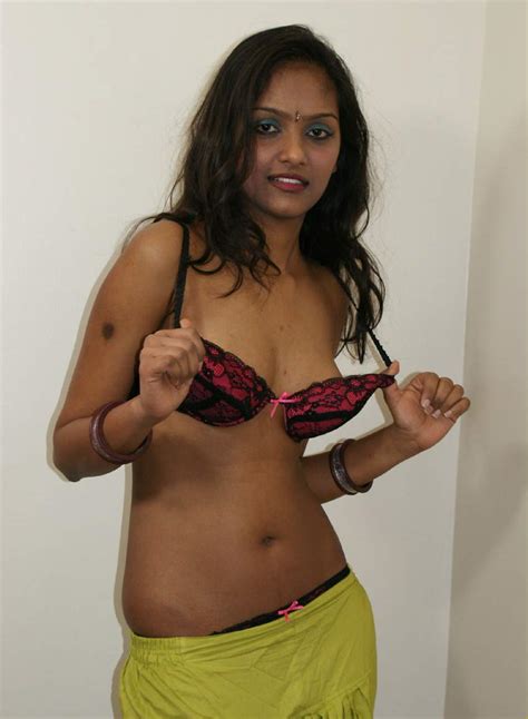 Patna Bhabhi Removing Panty Pic Nude Girls Showing Boob