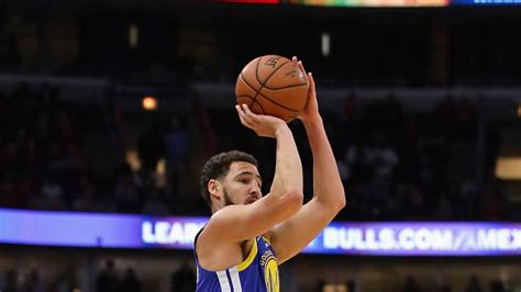 klay thompson hits record   pointers  golden state win nba