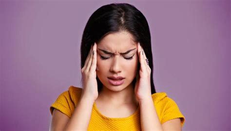 Migraine Symptoms Doctors Tell You What Triggers Throbbing Headache