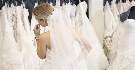 Man Sells Cheating Wife S Wedding Dress Ny Daily News