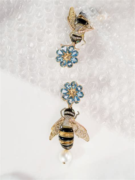 dolce and gabbana earrings fit for a queen bee