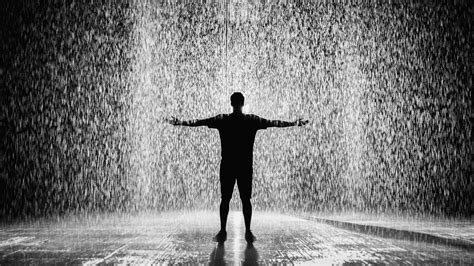 banho de chuva faca uma limpeza espiritual  ele