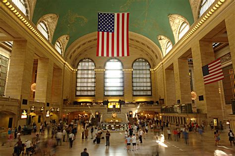 power in grand central goes out shuts down apple store