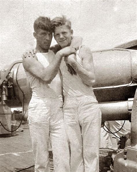 l intimità e l affetto dei soldati in 15 foto vintage gay it