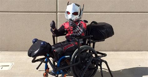 cosplay gratis per i bambini sulla sedia a rotelle