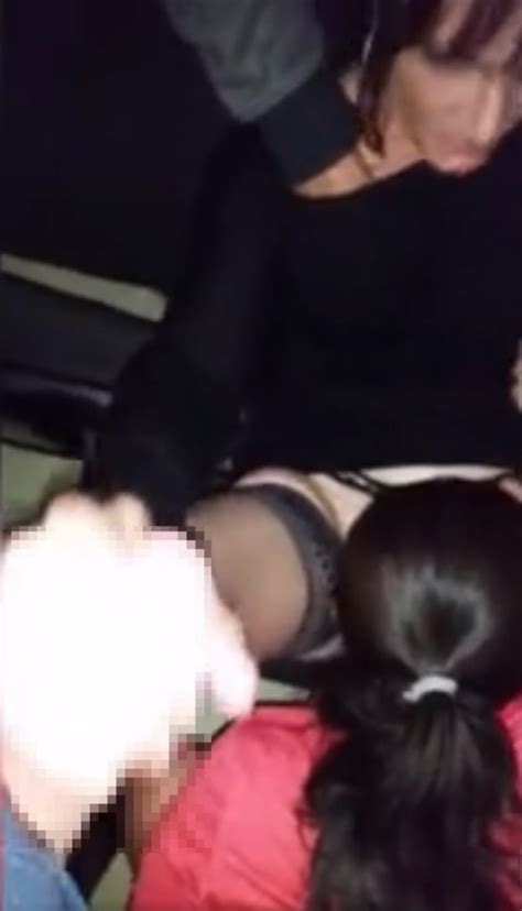 【画像】ガチ女教師さん、女子生徒にマ コを舐めさせながら男子生徒に手コキしている映像が流出 ポッカキット
