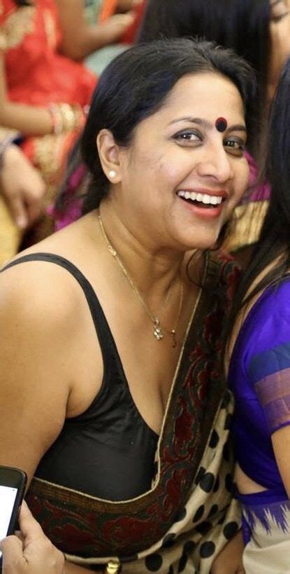 curvy desi nude aunty blouse pics and galleries