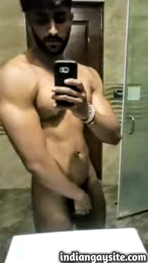 indian gay video of a sexy desi hunk stripping naked and admiring himself indian gay site