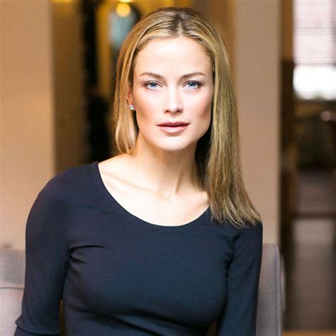 how to get carolyn murphy s holiday look how to get a holiday glow