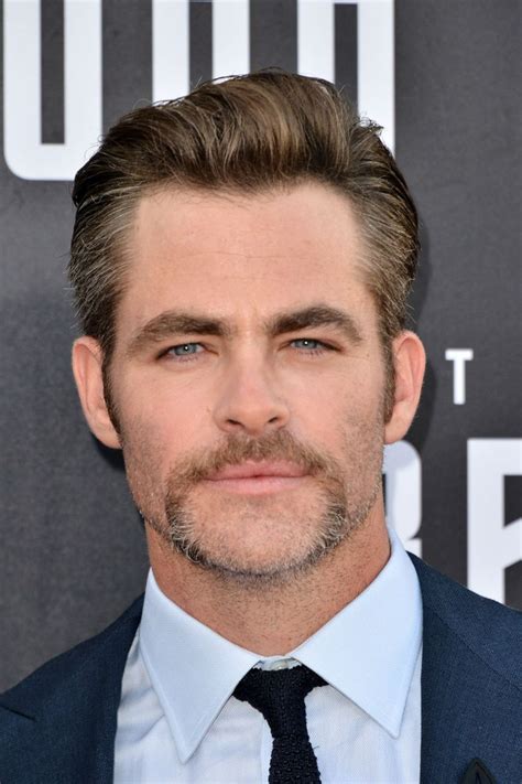 why did chris pine make his face like this