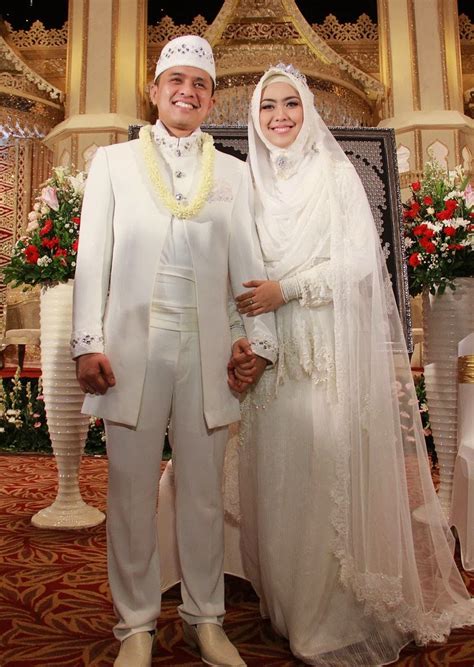 gaun pengantin muslimah terbaru musim nikah 2017