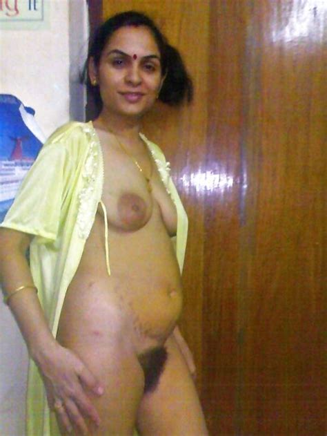 desi girl in saree without bra