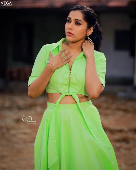Rashmi Gautam Hot In Green Dress Navel Queens