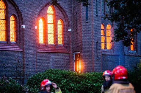 grote brand legt historische kerk amstelveen  de  nrc