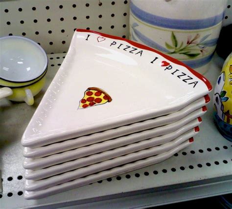 therealshat  set   ceramic pizza slice plates guess