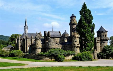 kasteel loewenburg  een bezienswaardigheid  kassel