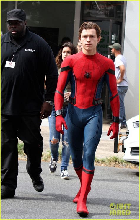 Tom Holland Looks Buff While Filming Spider Man In Nyc Photo