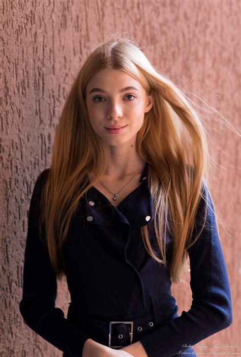 photo of anna an 18 year old girl photographed in october 2020 by