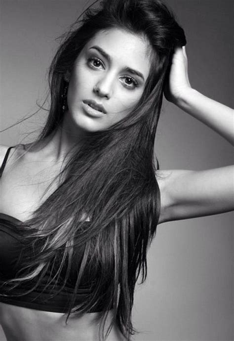 Top 14 Most Beautiful Argentinian Women Photo Gallery