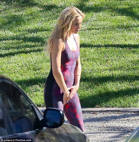 Kate Hudson Flaunts Her Slim Physique In Jumpsuit Daily