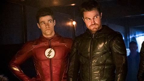 ‘the Flash Stephen Amell Returns To Reprise Oliver Queen Role In 9th