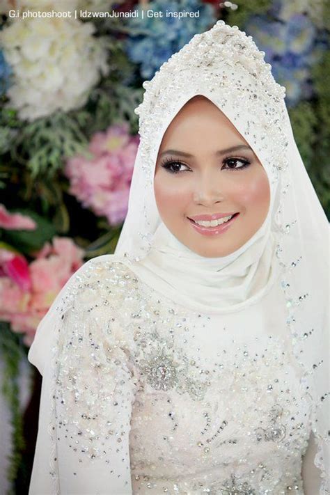 indonesian bridal kebaya with hijab from designer zery zamry shah alam malaysia south