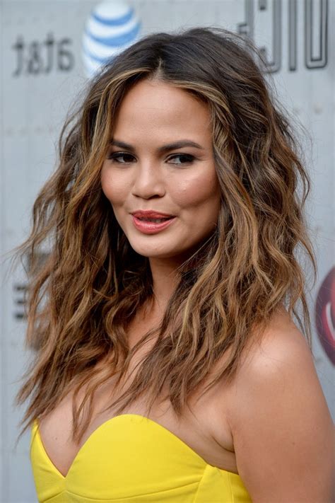 Chrissy Teigen Sexy Ombred Long Wavy Curly Hairstyle For Dating