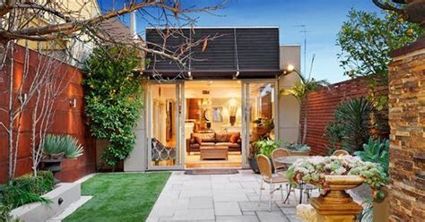 taman patio untuk keindahan outdoor rumah minimalis rancangan desain rumah minimalis