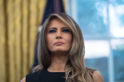 First Lady Melania Trump Receives White House Christmas Tree Cbs News